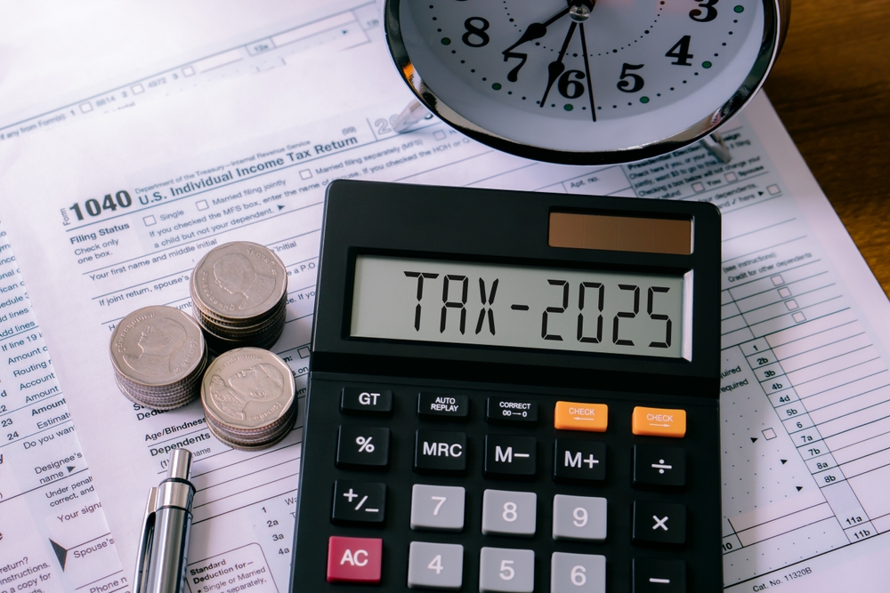 Tax Rules for Performers & Creatives Self-Employed vs PAYE Explained